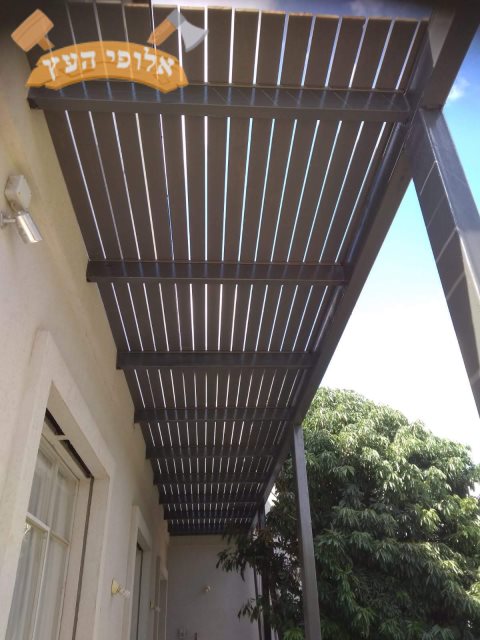 בניית פרגולה בצורה מקצועית כולל הצללה. צילום: שרון פרגולות