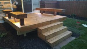 בניית במה מעץ לפני כניסה לבית כולל מדרגות