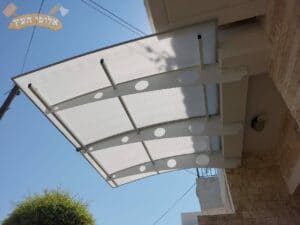 ביצוע הצללה לחניית רכב מאלומיניום באשדוד