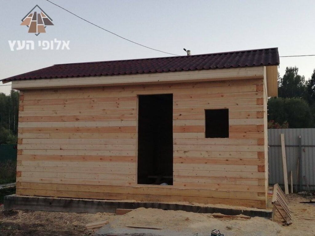 בניית בית בבניה קלה מעץ ליחידת דיור בחצר