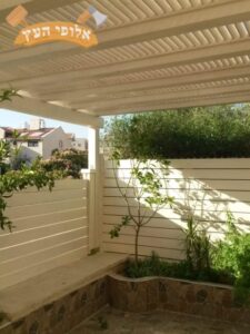פרגולה כולל הצללה מעץ לדירת פנטהאוז בקריית גת בשכונת בני ישראל