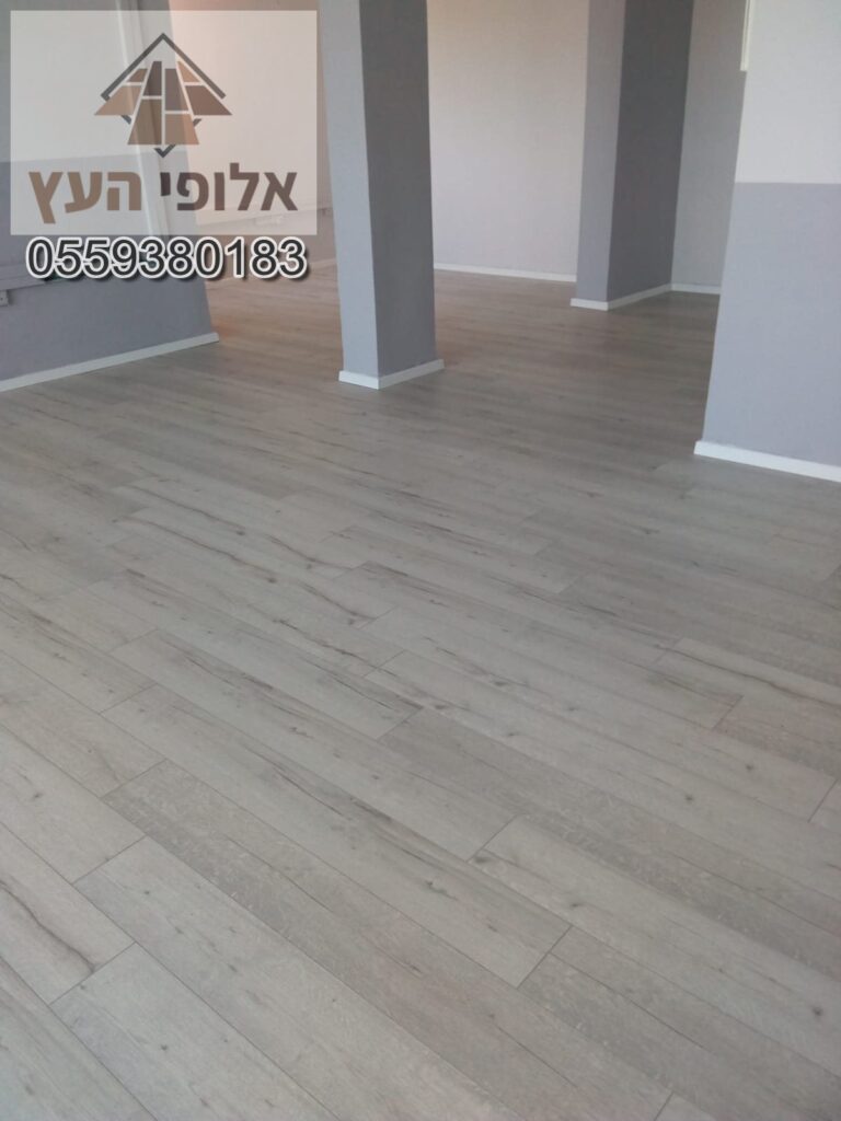 פרקטים לדירה שלמה ברעננה כולל סלון חדרים ומסדרון