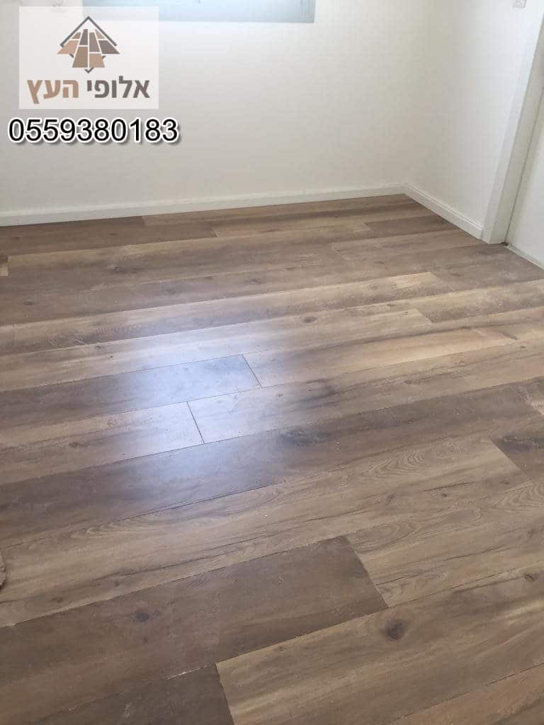 פרקטים בדירת 3 חדרים בראש העין - בסגנון טבעי. צילום: דור