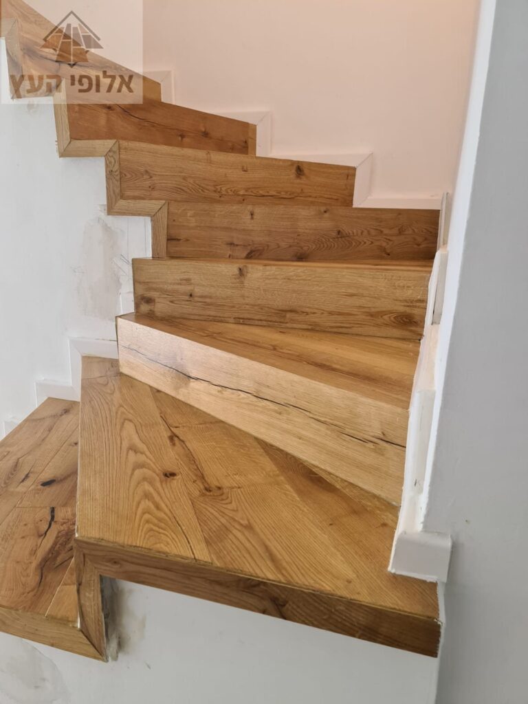 פרקטים למדרגות פנים בבית פרטי בראשון לציון