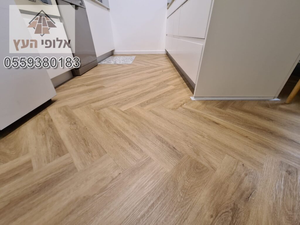 התקנת פרקט למינציה במטבח בדירה ביוקנעם