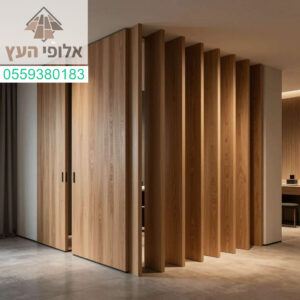 שילוב יוקרתי של עץ וגבס המעניק לחלל מראה אדריכלי מרשים ואיכותי