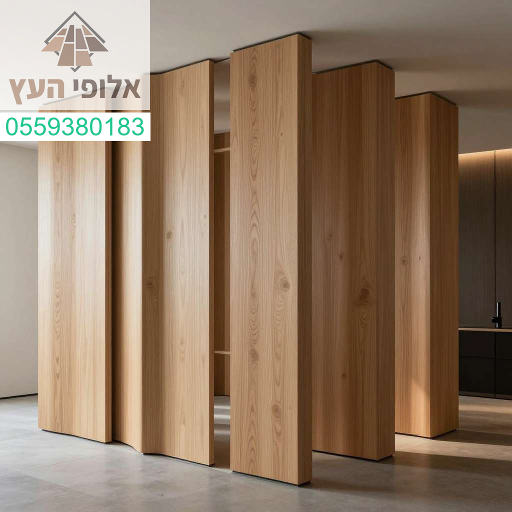שילוב מושלם בין אלגנטיות העץ לדיוק של הגבס ליצירת חללים מעוצבים ויוקרתיים בסטנדרט אדריכלי גבוה